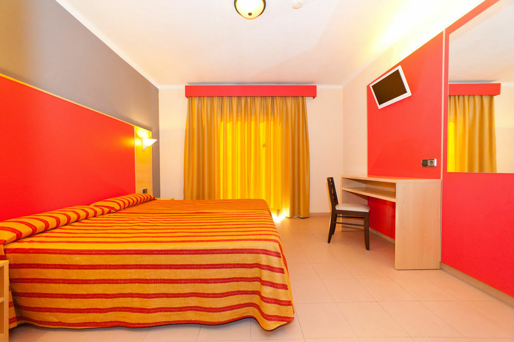The Red Hotel By Ibiza Feeling - Adults Only San Antonio  Exterior photo